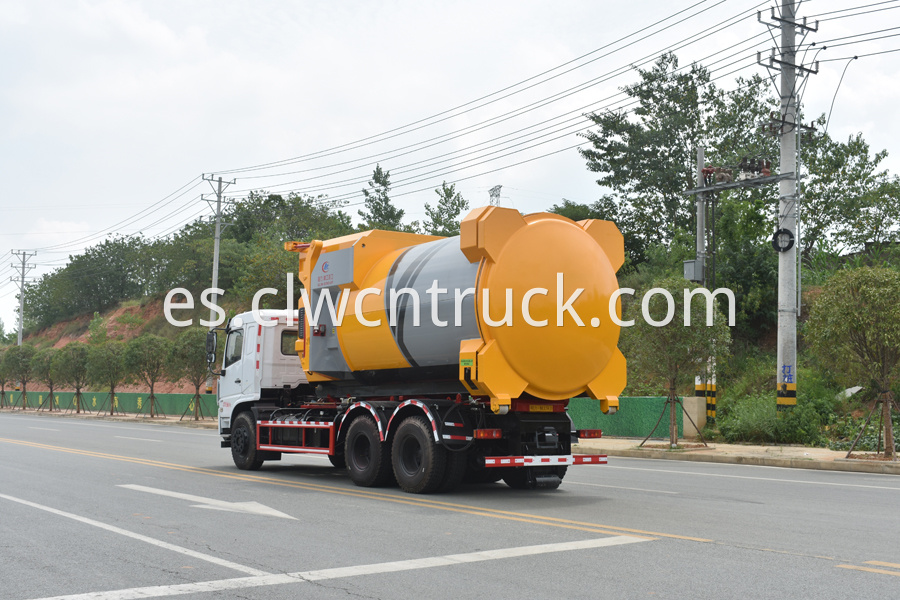 hook lifter truck 5